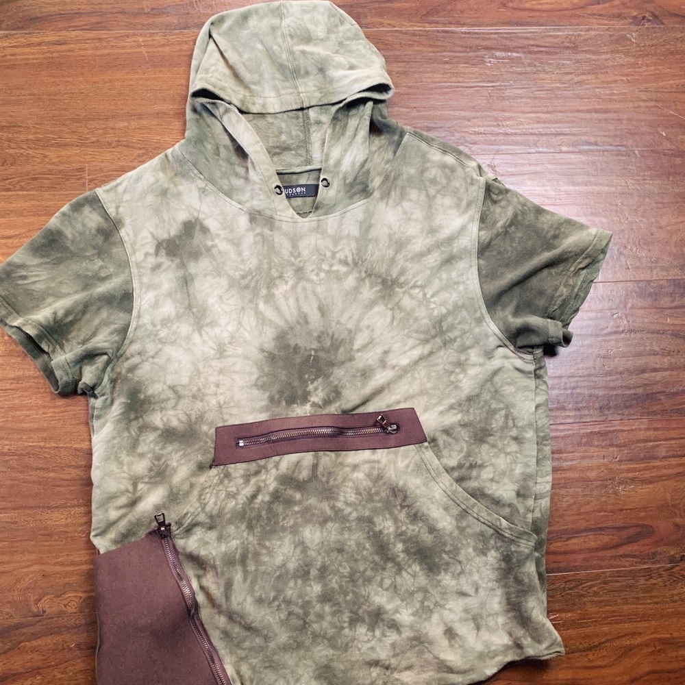 Men’s Hudson pullover shirt with hoodie size Xl